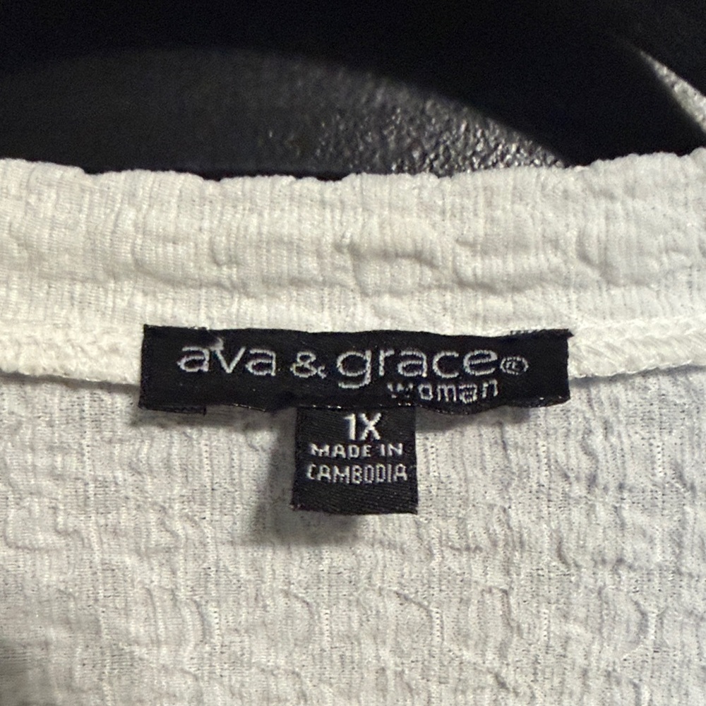 Ava & Grace White Textured Short-Sleeve Top - Picture 3 of 4